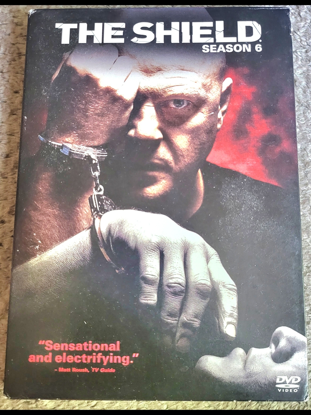 The Shield Season 6 DVD Box Set - Black, Red
